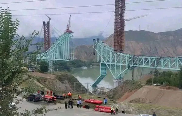 双线铁路连续钢桁拱桥